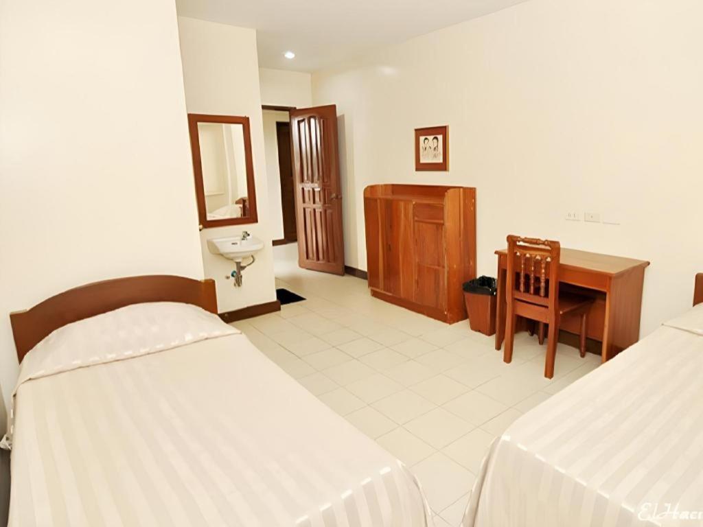 El Haciendero Private Hotel Iloilo City Eksteriør billede